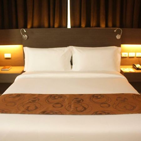 Kew Hotel Tagbilaran Екстер'єр фото