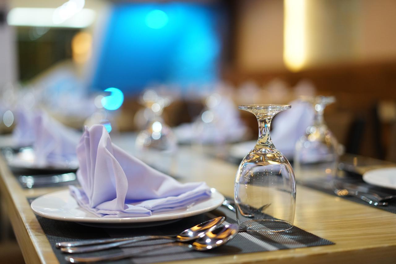Kew Hotel Tagbilaran Екстер'єр фото