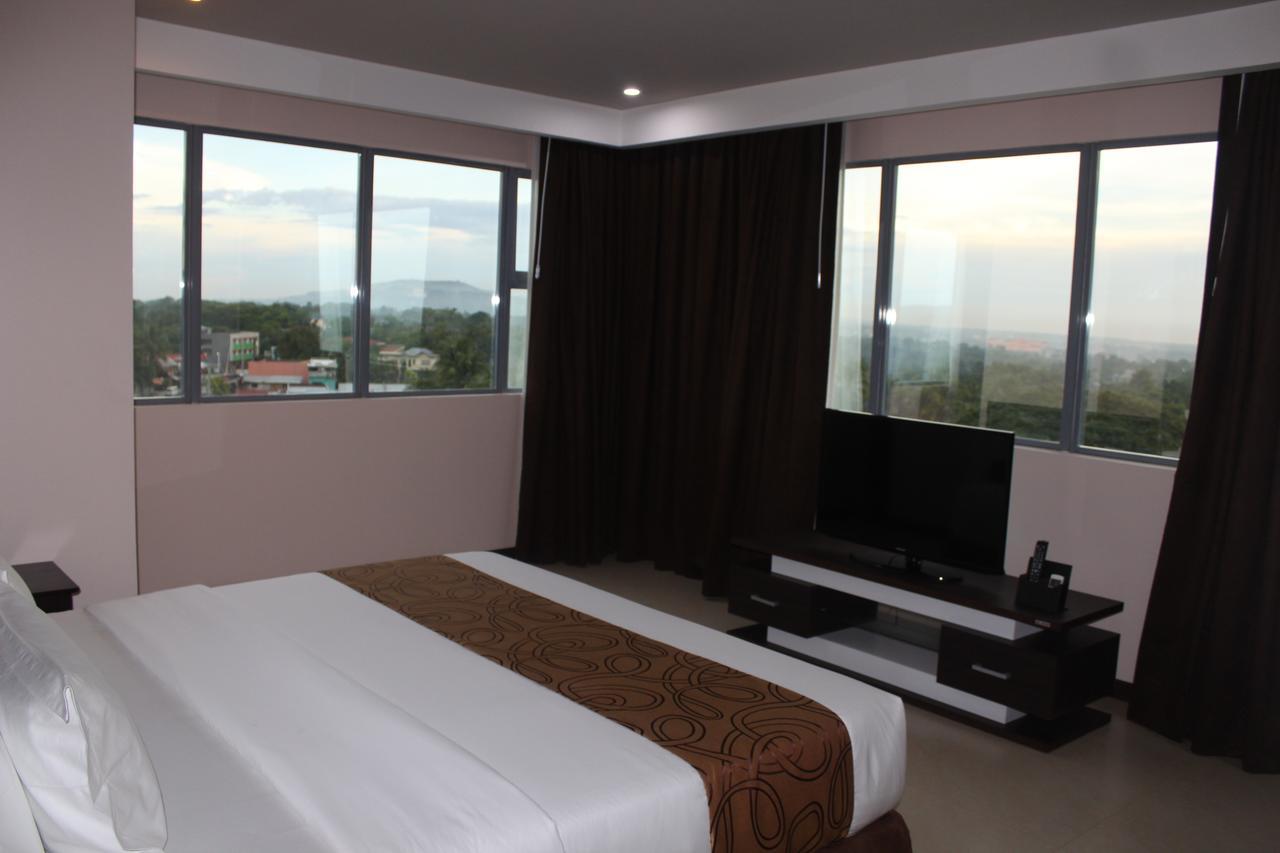 Kew Hotel Tagbilaran Екстер'єр фото