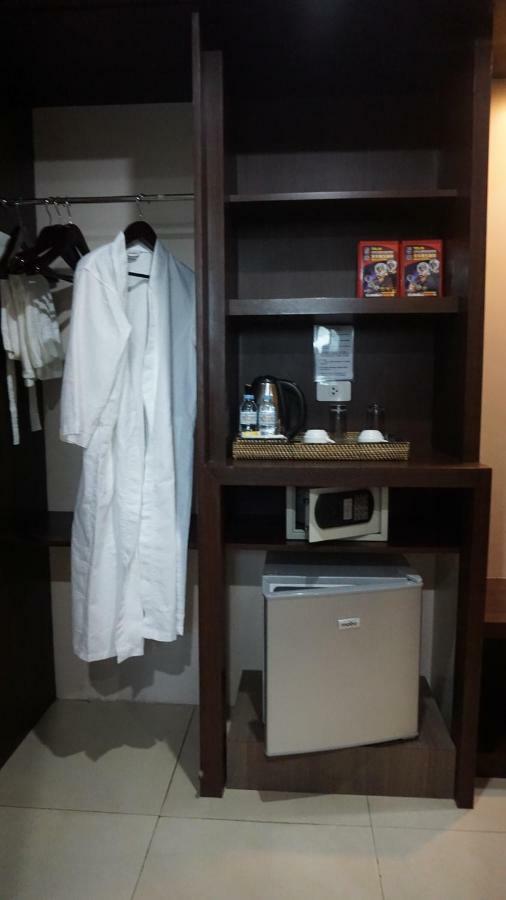 Kew Hotel Tagbilaran Екстер'єр фото